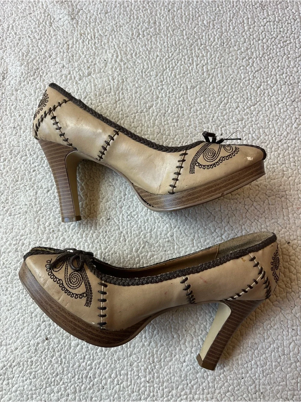 VINTAGE Y2K BONGO STITCHED EMBROIDERED LEATHER HIGH HEELS